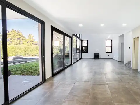 Casa en Alquiler Temporal con 4 cocheras