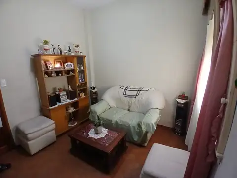 Casa 6 ambientes con 2 baños