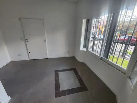 Oficina ubicada a 3 cuadras de la Plaza San Justo, excelente