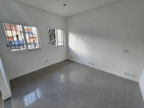 Oficina 5 ambientes con 1 baño