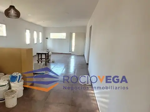 Casa 4 ambientes con 2 baños