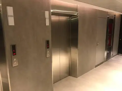 Venta en Al Rio Docks, Oficina 200M2 - 2 COCHERAS - Piso 3 Vista al Rio (Certificación Leed)