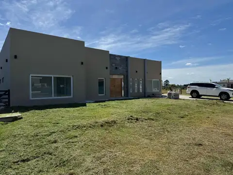 Casa en Venta en La Alameda - Canning