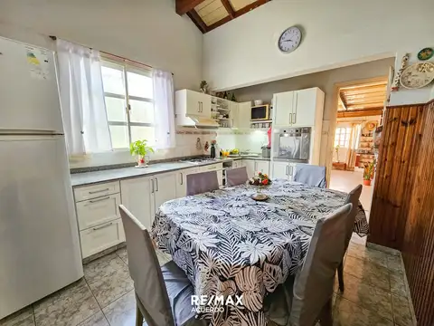 Casa 4 ambientes con 2 baños