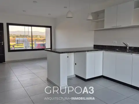 Casa 5 ambientes con 1 baño