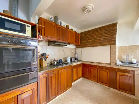 Casa 6 ambientes con 3 baños