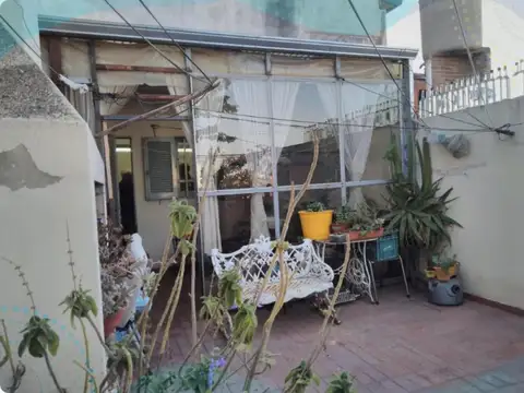 Casa en venta - 2 Dormitorios 1 Baño - Local - Córdoba