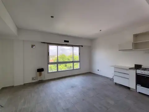 REGIO SEMIPISO DOS AMBIENTES AL FRENTE MUY BUENOS DETALLES -CON TERRAZA PROPIA