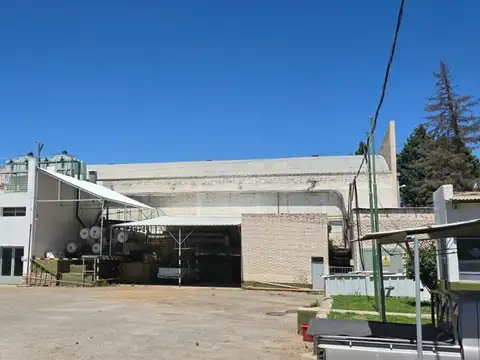 Galpon en Alquiler en Centenario, $ 1