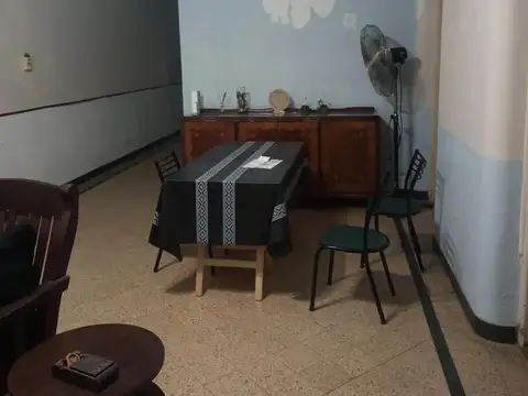 Casa en  casa al frente mas local comercial