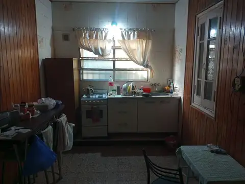 Casa 6 ambientes con 2 baños