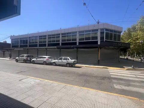 Local en Alquiler Via Púb.