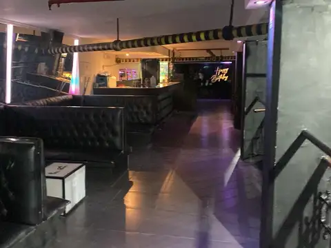 Av. Rivadavia 1910. Local 1.960 m2. Varios destinos!