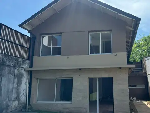 Casa 5 ambientes con 2 baños