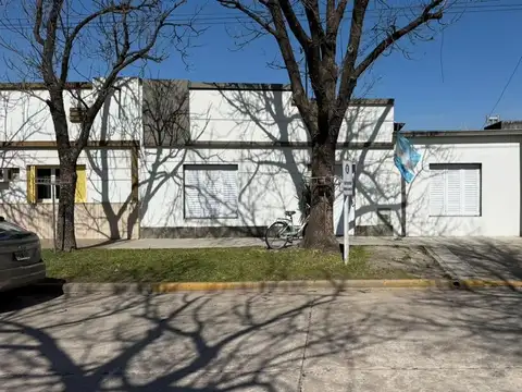 Casa 10 ambientes con 3 baños