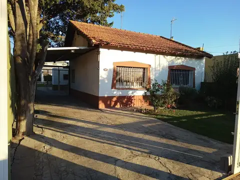 CASA CON LOTE DE  10 X 55 CON PH EN EL FONDO ESCUCHO OFERTAS