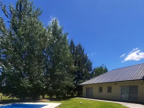 Casa 5 ambientes con 4 baños