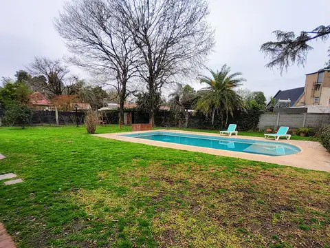 Casa en venta en Barrio Los Troncos, mucho verde y cerca de todo