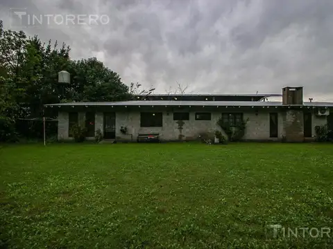 VENTA CASA 4 AMBIENTES CON PARQUE y QUINCHO EN PILAR ACEPTA PERMUTA