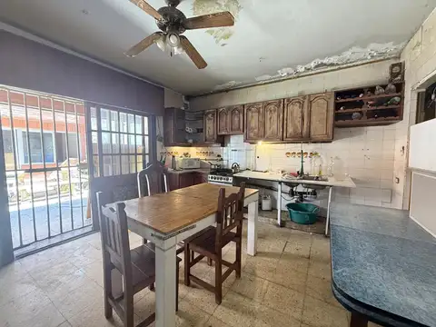 Dr. Prof. Pedro Chutro al 3200