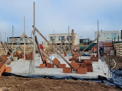 Casa en Venta con 1 cochera