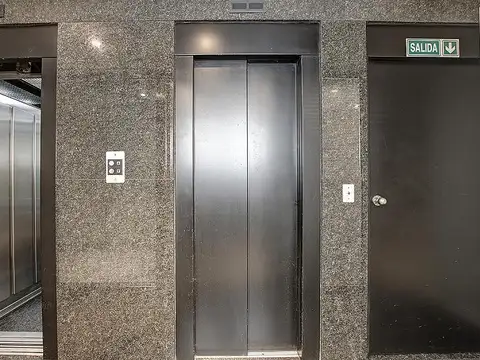 Oficina 4 ambientes con 4 baños