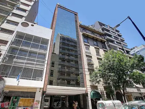 Oficina en planta completa. Piso alto. Cocheras. TOTALMENTE AMOBLADA, LISTA PARA ENTRAR.