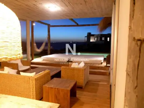 Casa 5 ambientes con 4 baños