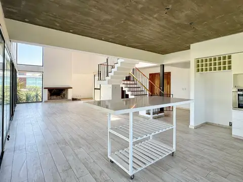 Casa 7 ambientes con 5 baños