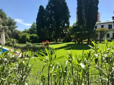 Casa 5 ambientes con 4 baños