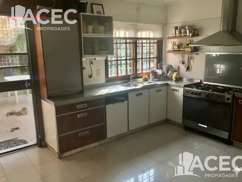 Casa 5 ambientes con 3 baños