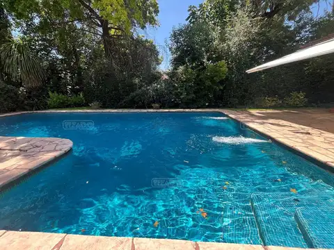 Casa en Venta con 4 cocheras