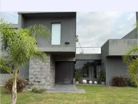 Casa en Venta en Lomas de los Carolinos, USD 300.000