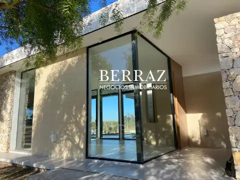 Casa Venta 3 Dormitorios Barrio San Ramiro Lote de 600 m2 Pilar del Este