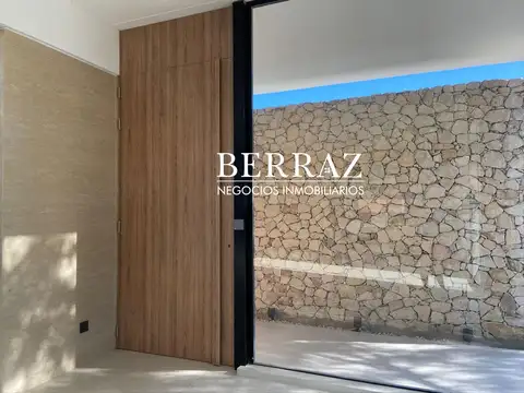 Casa en Venta en Pilar Del Este, USD 249.000