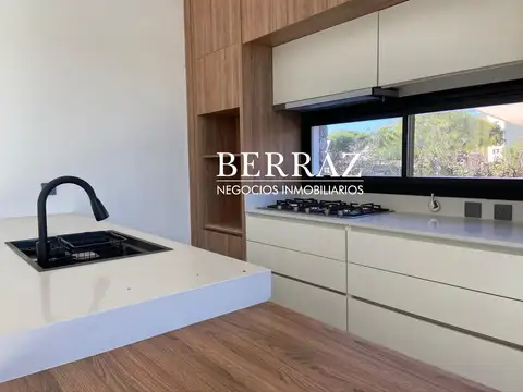 Casa Venta 3 Dormitorios Barrio San Ramiro Lote de 600 m2 Pilar del Este
