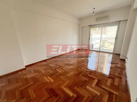 Excelente semipiso 2 amb al contrafrente con cocina separada