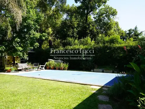 Casa 5 ambientes con 4 baños