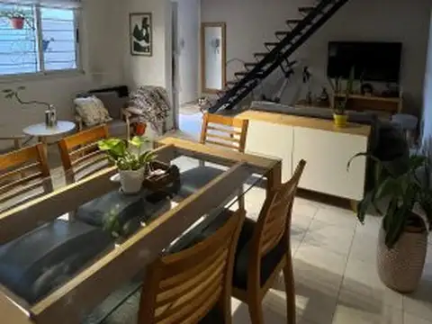 Depto Tipo Casa en Alquiler de 4 ambientes