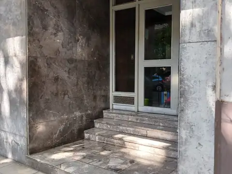 2 amb. Orientación Norte. Lateral. Muy Luminoso. Recién pintado. Excelente ubicación a mts. de Av. San Juan y Boedo