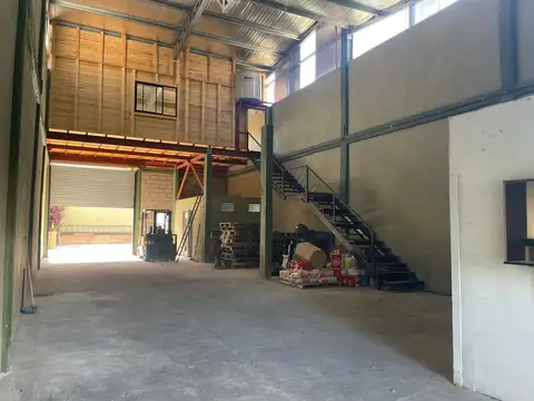 Galpon en Alquiler 8  mts Frente