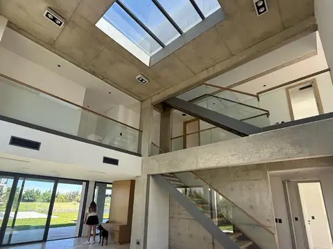 VENTA INCREIBLE CASA 9 AMBIENTES EN NORDELTA - BARRIO VIRAZON