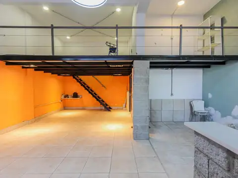 Galpon 74 mts.  Apto comercial. Boedo. Acepta departamento en mar del plata.