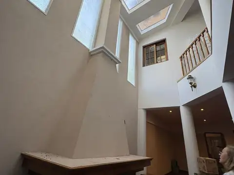 Casa en Alquiler con 2 cocheras