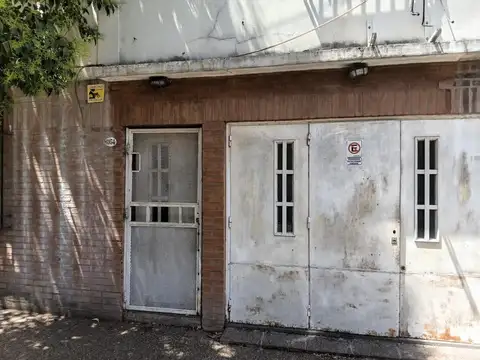 CASA DE 4  AMBIENES, CON GARAGE