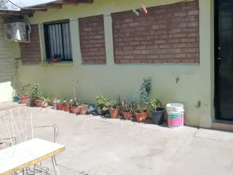 Venta casa + departamento en Las Heras