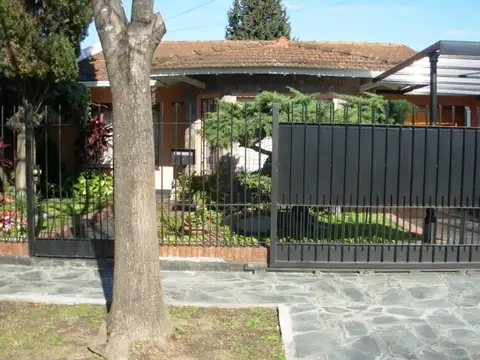 Casa en Venta con 3 cocheras