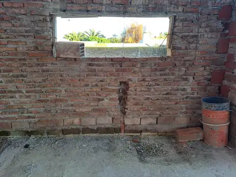 Venta de CASA dos dormitorios, Punta Lara