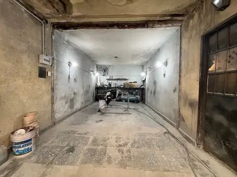 Propiedad en block compuesta por Galpon mas 2 Ph de 3 y 4 Ambientes. Lote propio