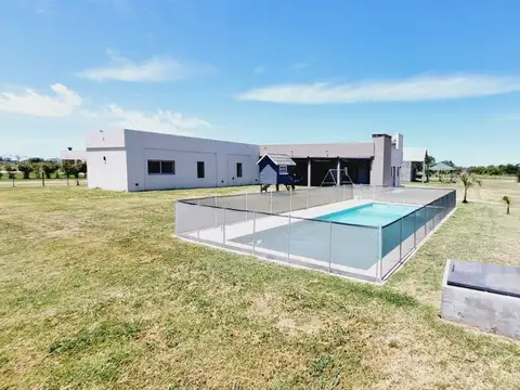 CASA QUINTA VENTA LA PLATA PILETA-PERMUTA-OPORTUNI